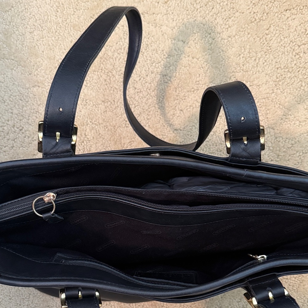 Vintage Coach Black Large Leather Shoulder Bag with Gold Accents, Made in USA - Picture 6 of 11